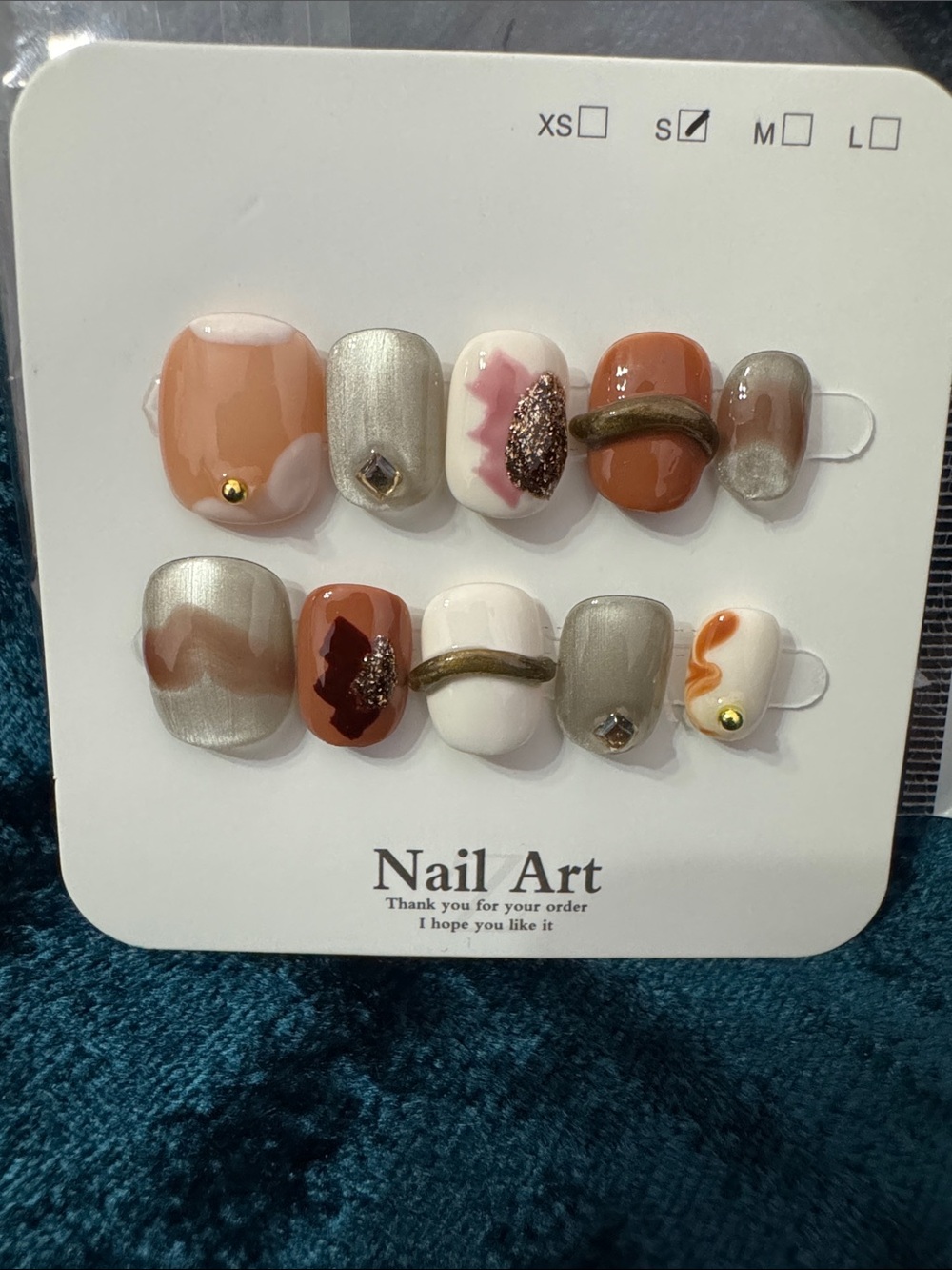 Groovy Nails - Picture 2 of 4